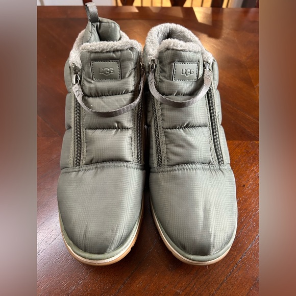 UGG Shoes - UGG SEAWEED WATERPROOF LAKESIDER ZIP PUFF SNEAKER BOOTS, WOMENS size 10